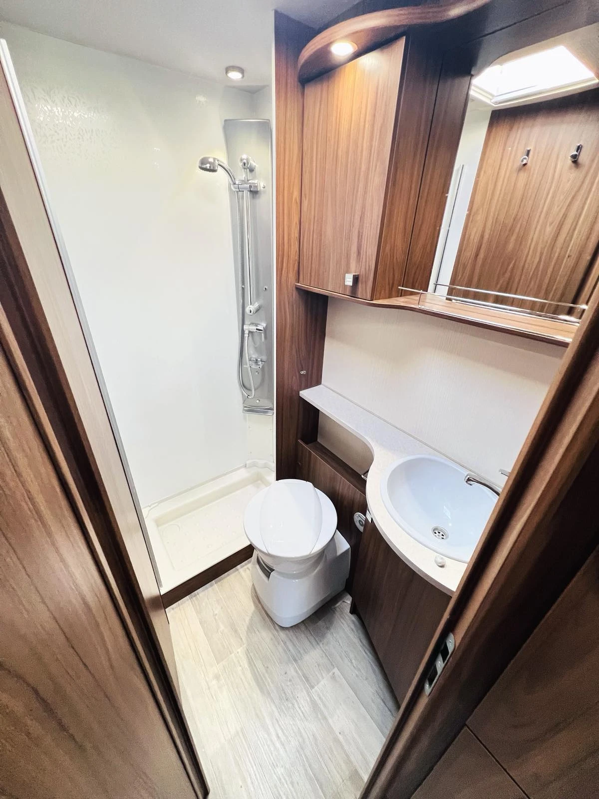 ������ Pilote P 716 ESSENTIEL. �������� ����� �������� | Mobile.bg � ����������� 16