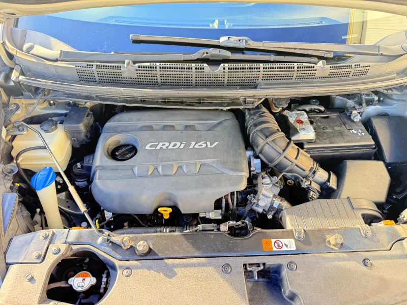 Kia Carens 1.7crdi 136k.c* Navi* UNIKAT, снимка 17 - Автомобили и джипове - 52396729