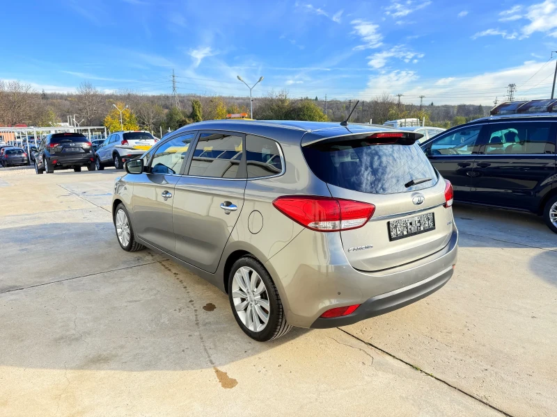 Kia Carens 1.7crdi 136k.c* Navi* UNIKAT, снимка 4 - Автомобили и джипове - 52396729