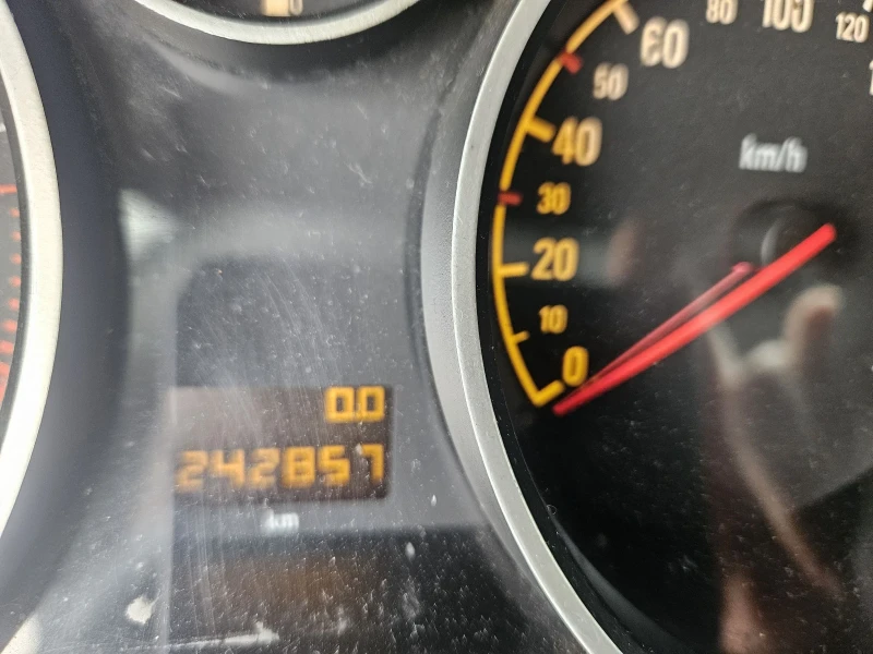 Opel Astra 1.7d GTC, снимка 9 - Автомобили и джипове - 52665277