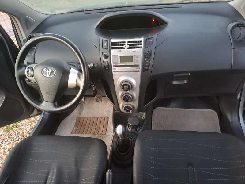 Toyota Yaris 1.3i ESKLUZIVE SPEZIALL, снимка 12 - Автомобили и джипове - 53284174