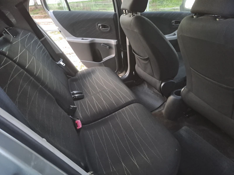 Toyota Yaris 1.3i ESKLUZIVE SPEZIALL, снимка 8 - Автомобили и джипове - 53284174