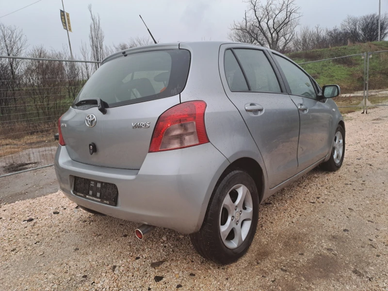 Toyota Yaris 1.3i ESKLUZIVE SPEZIALL, снимка 3 - Автомобили и джипове - 53284174