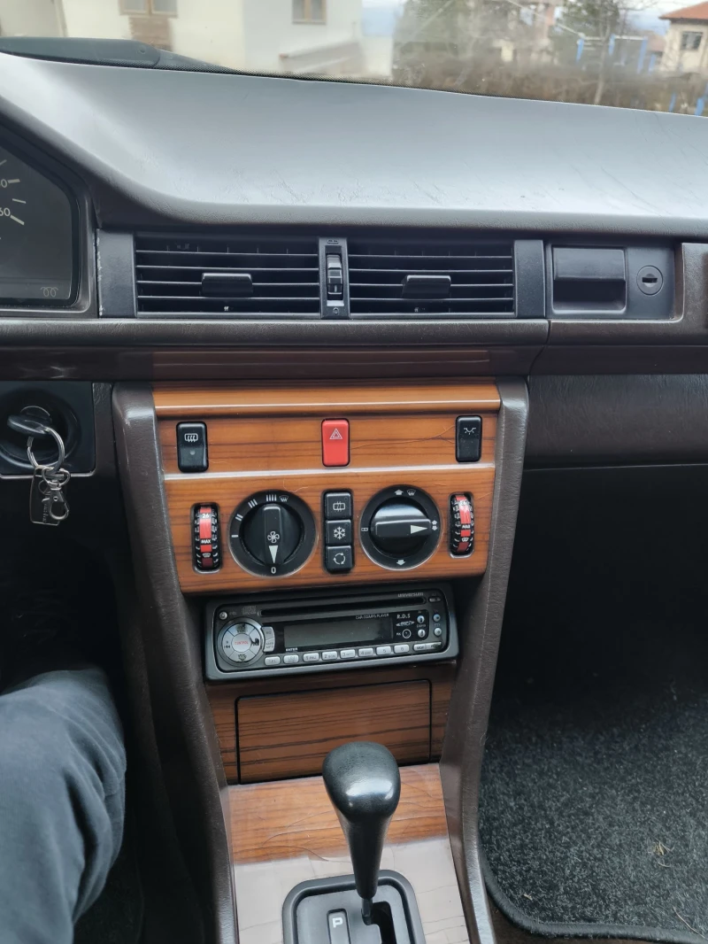 Mercedes-Benz 124 E300, снимка 9 - Автомобили и джипове - 53431636