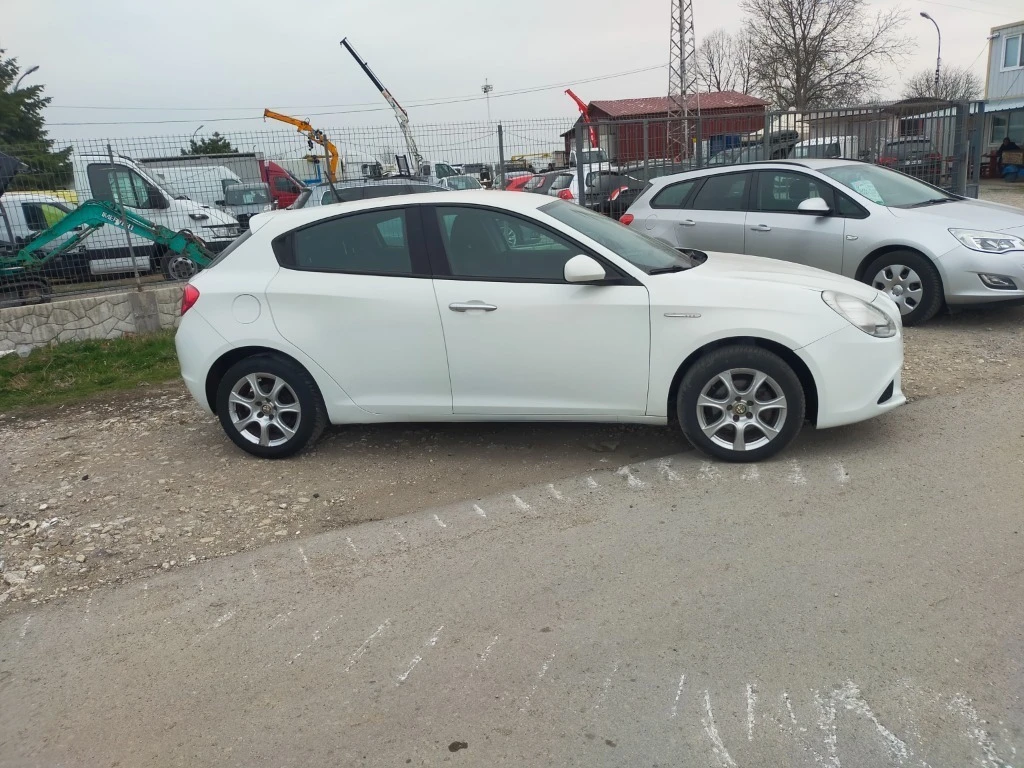 Alfa Romeo Giulietta 1,4/газ/ - изображение 2