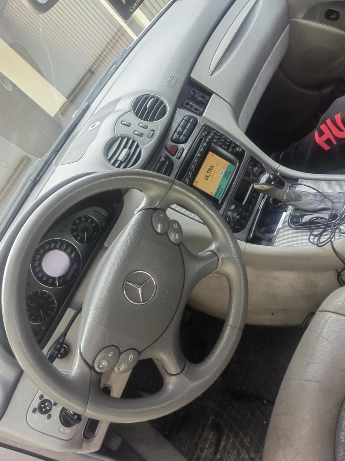 Mercedes-Benz CLK 2.4i газ - изображение 7