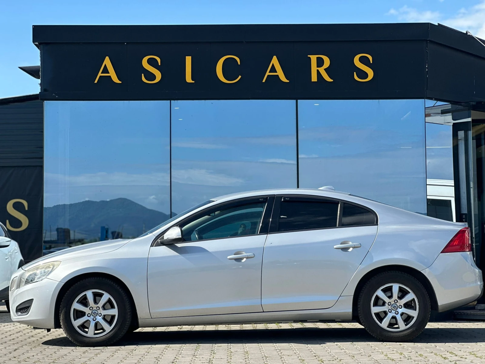 Volvo S60 / 2.0D / 163 HP / CAMERA / EURO 5 / TOP / - изображение 2