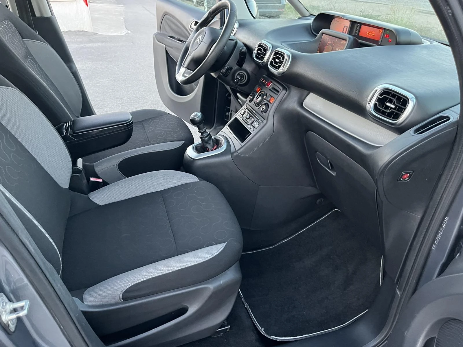 Citroen C3 Picasso 1.6 HDI 112кс EURO 5 АВТОПИЛОТ - изображение 10