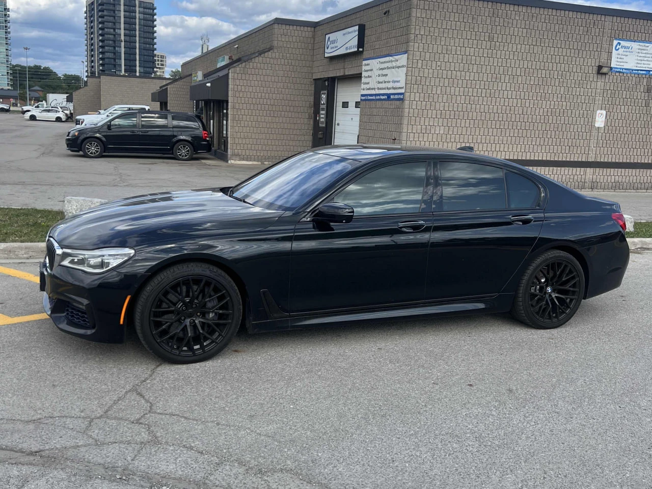 BMW 750 * CARFAX * АВТО КРЕДИТ * ЦЕНА ДО БГ! - изображение 3