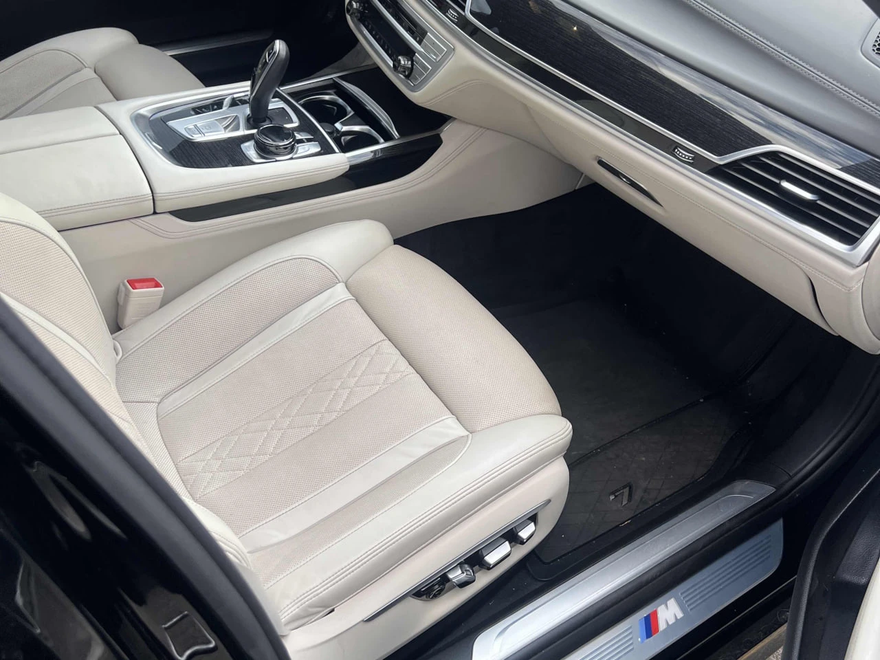 BMW 750 * CARFAX * АВТО КРЕДИТ * ЦЕНА ДО БГ! - изображение 10