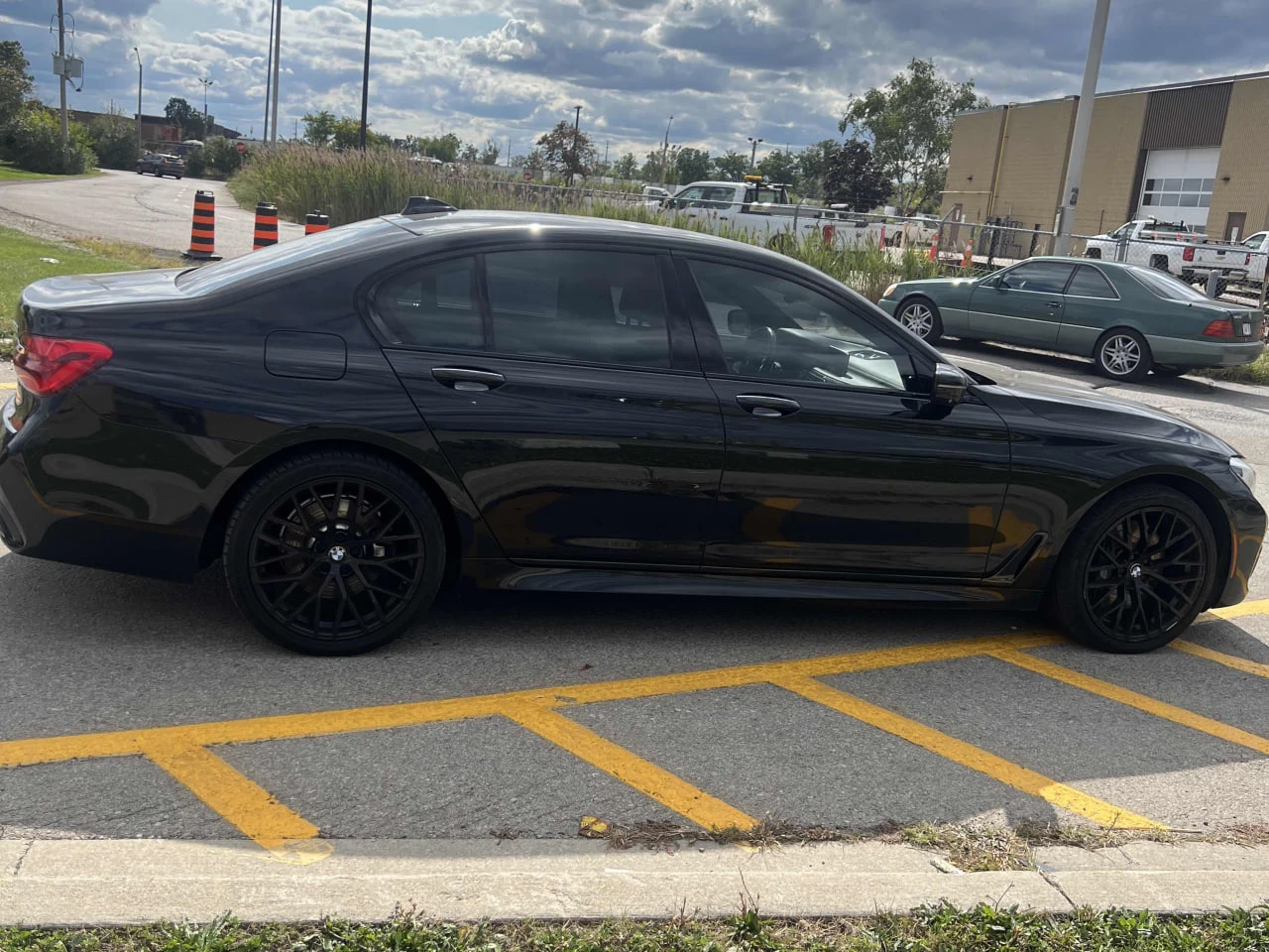 BMW 750 * CARFAX * АВТО КРЕДИТ * ЦЕНА ДО БГ! - изображение 4