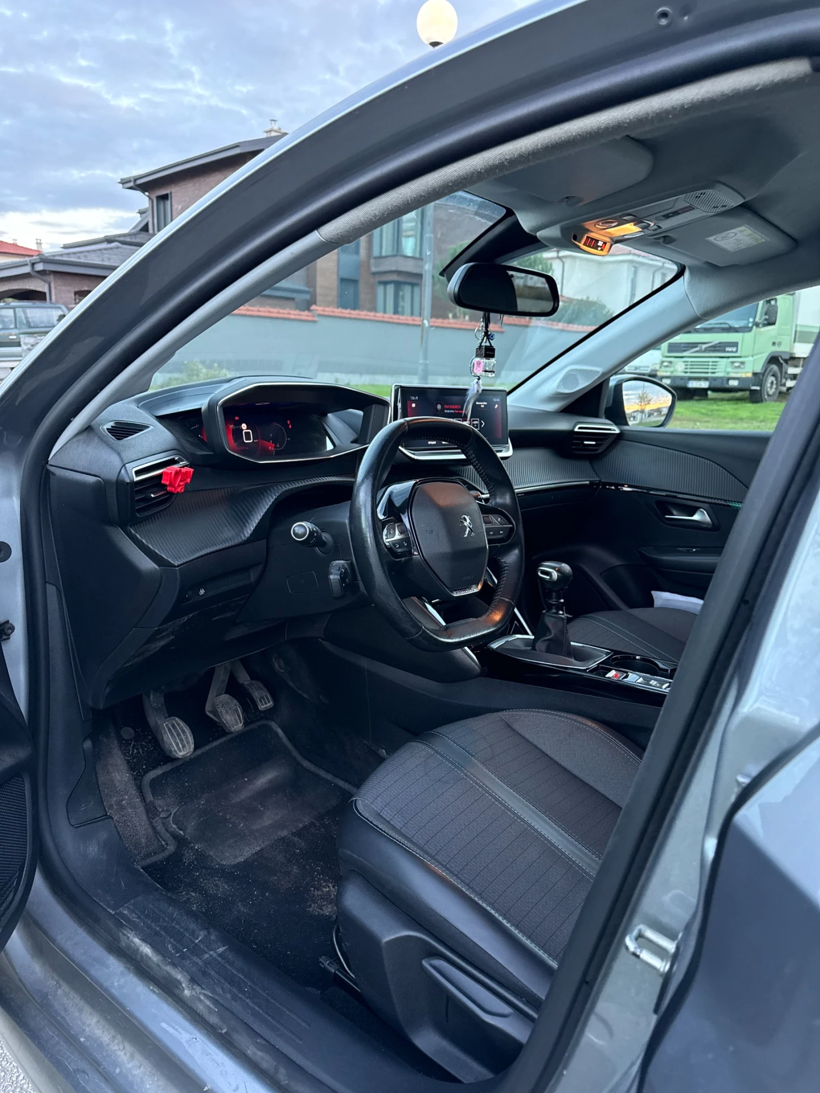 Peugeot 208 Allure  - изображение 9