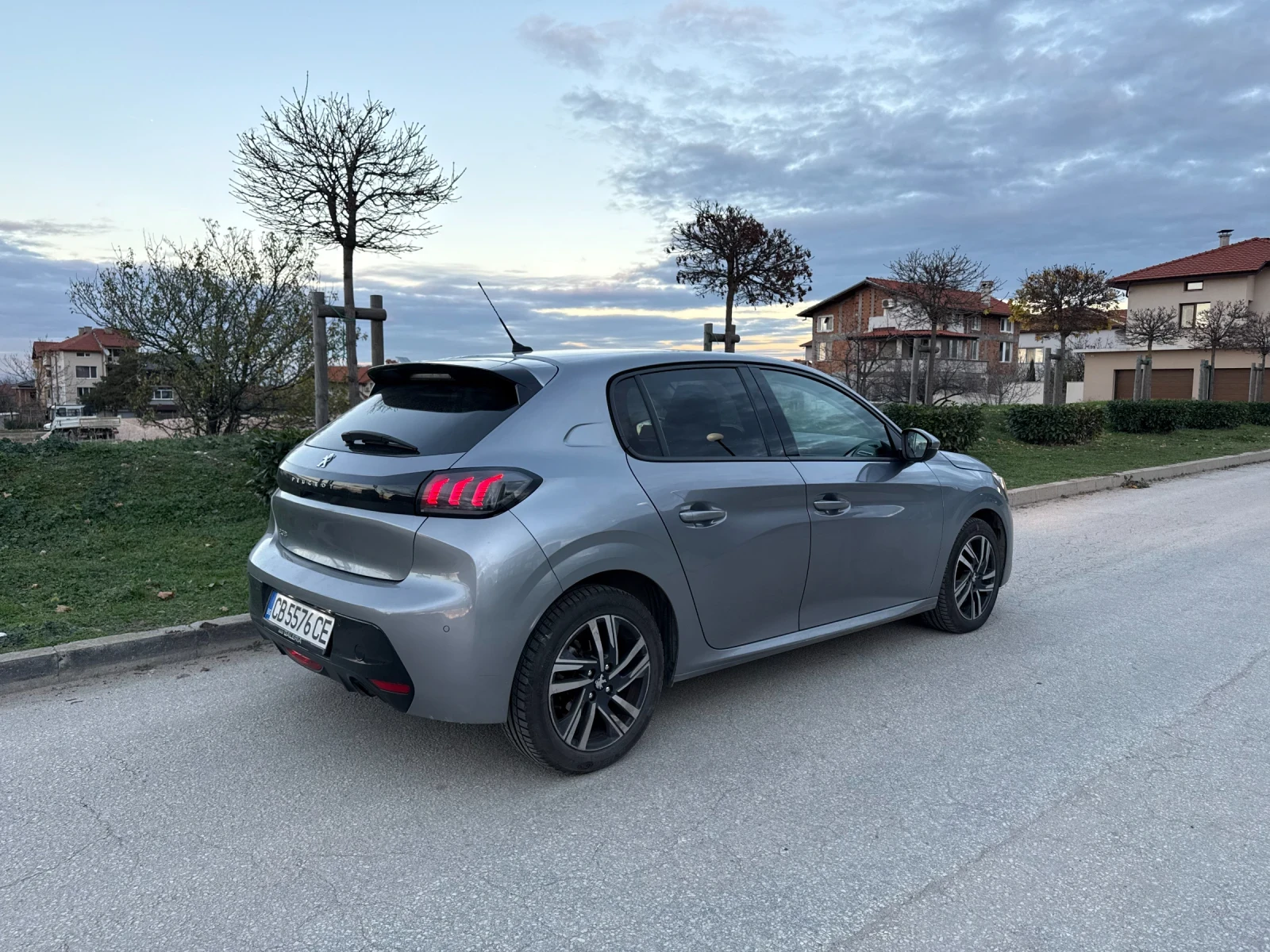 Peugeot 208 Allure  - изображение 7