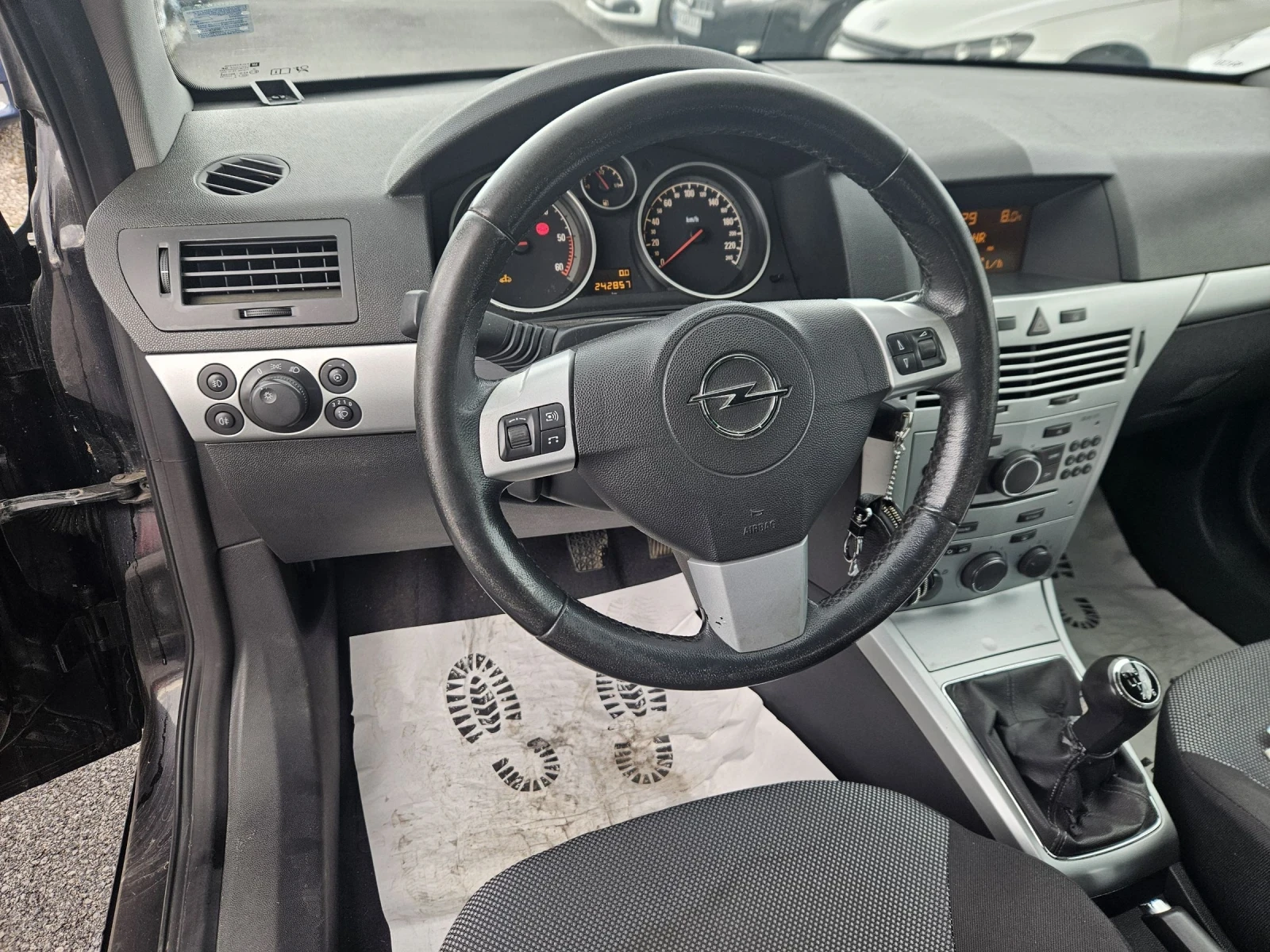 Opel Astra 1.7d GTC - изображение 8