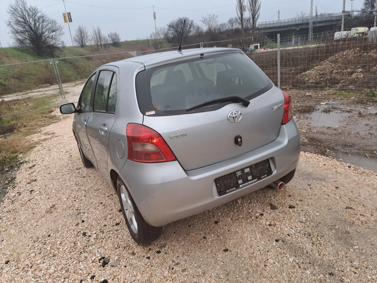 Toyota Yaris 1.3i ESKLUZIVE SPEZIALL - изображение 6