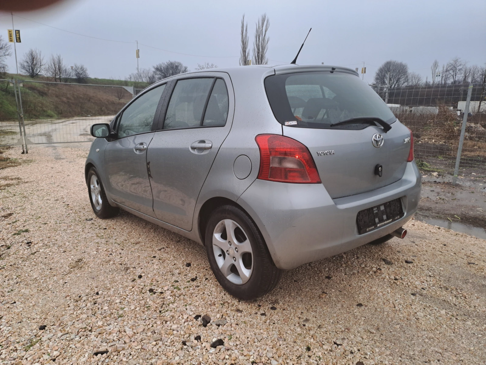 Toyota Yaris 1.3i ESKLUZIVE SPEZIALL - изображение 4