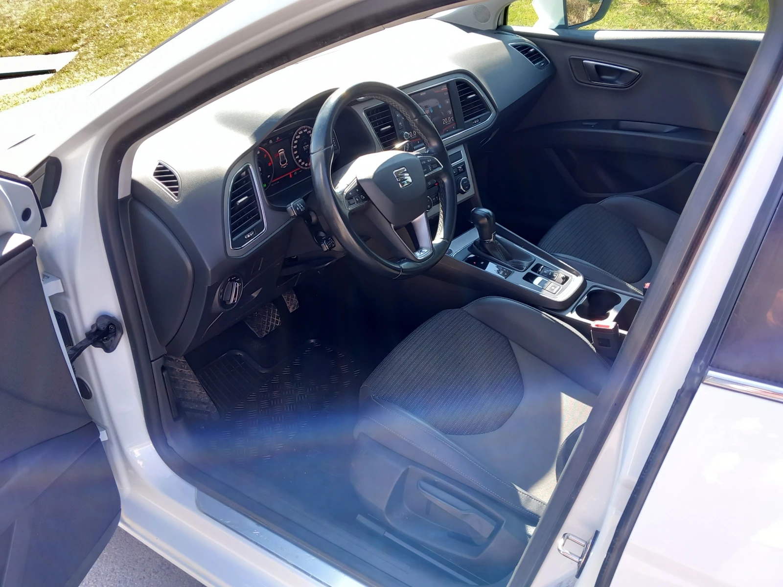 Seat Leon 1.5 TSI/7DSG, снимка 6 - Автомобили и джипове - 53736797