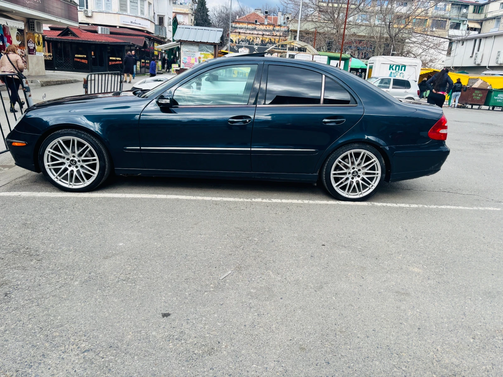 Mercedes-Benz E 220, снимка 3 - Автомобили и джипове - 53990673