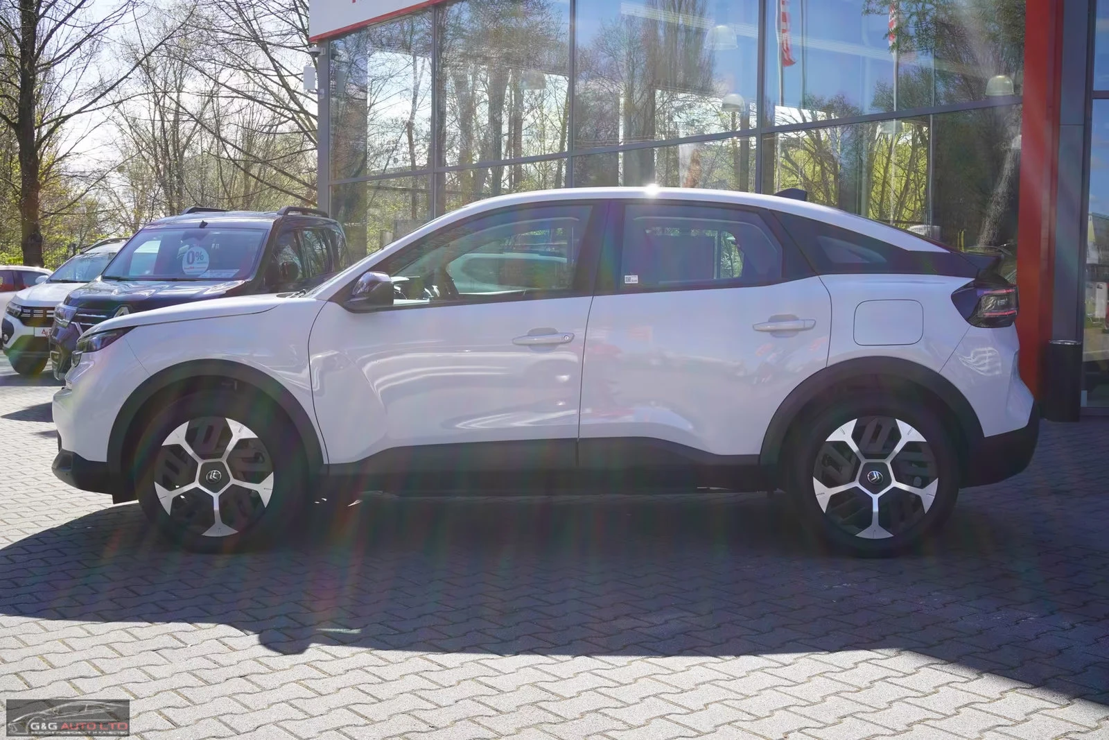 Citroen C4 1.2HEV/145HP/FACE-LIFT/CAM/LED/NAVI/CPLAY/135q, снимка 3 - Автомобили и джипове - 54125413