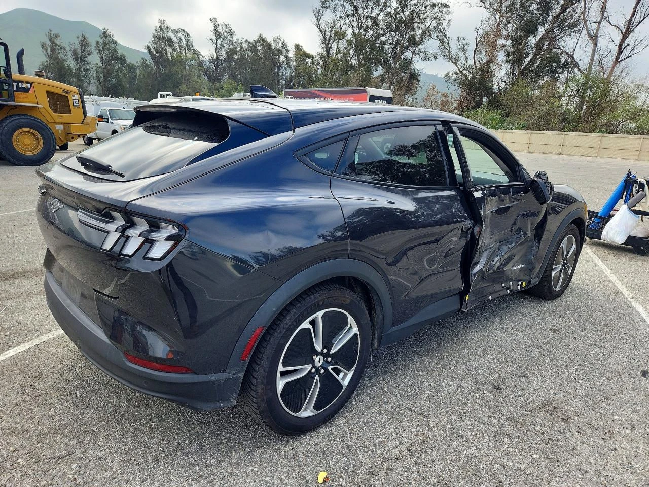 Ford Mustang Mach-E Select, снимка 3 - Автомобили и джипове - 54371453