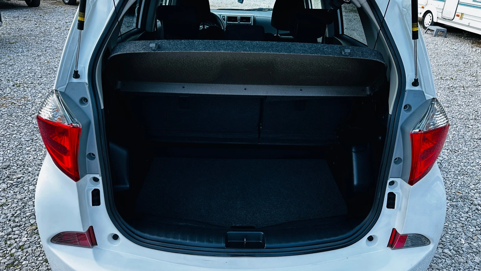 Toyota Verso S 1.3i-navi-automat-панорама-камера-Италия, снимка 12 - Автомобили и джипове - 55177698