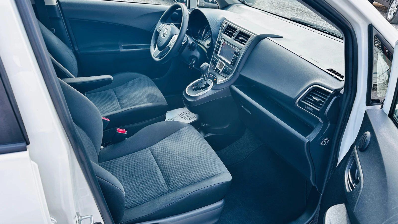 Toyota Verso S 1.3i-navi-automat-панорама-камера-Италия, снимка 10 - Автомобили и джипове - 55177698