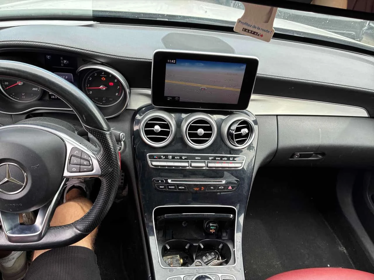 Mercedes-Benz C 300 * CARFAX * ОПЦИЯ ЗА ФИНАНСИРАНЕ , снимка 9 - Автомобили и джипове - 55335156
