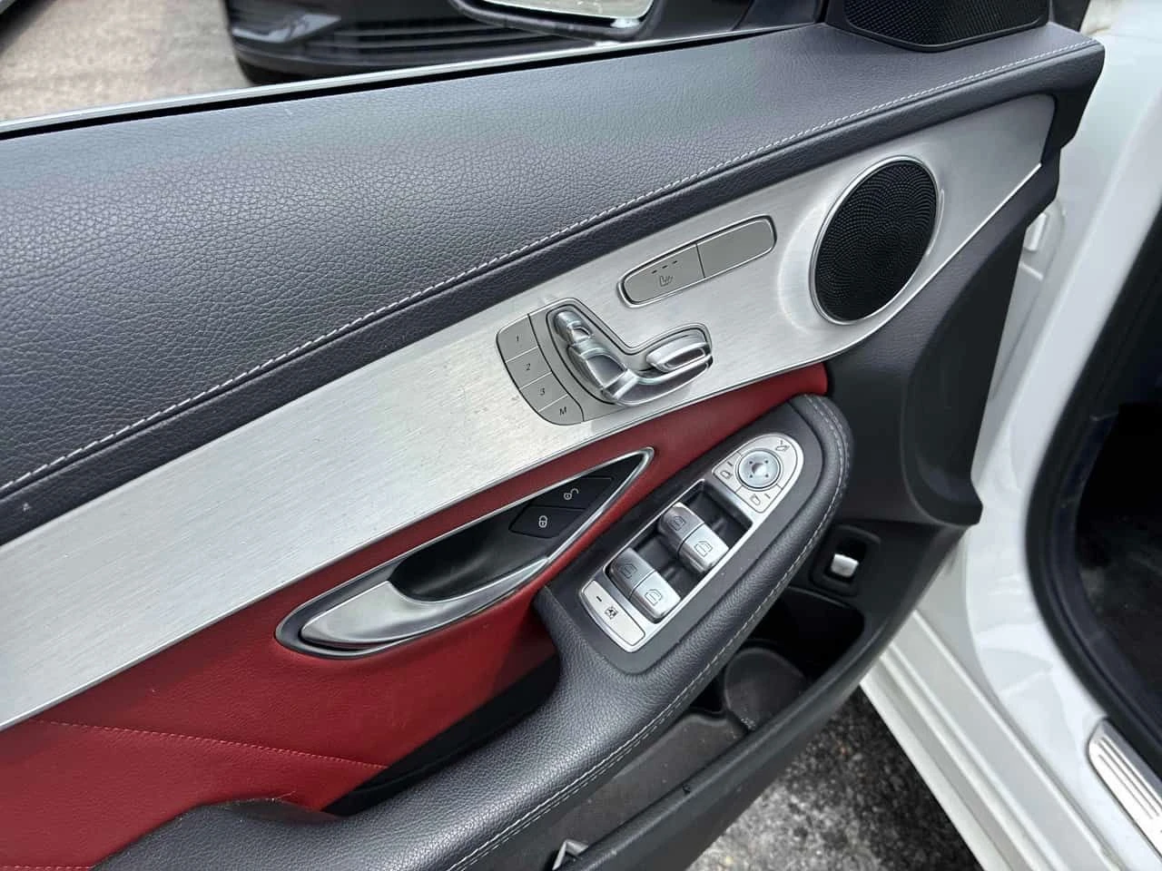 Mercedes-Benz C 300 * CARFAX * ОПЦИЯ ЗА ФИНАНСИРАНЕ , снимка 11 - Автомобили и джипове - 55335156
