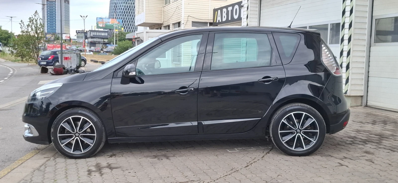 Renault Scenic 1.5 dci Bosse Edition Led , снимка 4 - Автомобили и джипове - 55407252