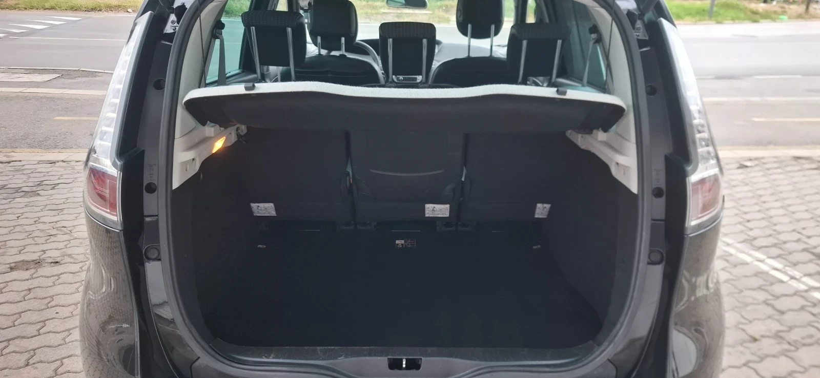 Renault Scenic 1.5 dci Bosse Edition Led , снимка 14 - Автомобили и джипове - 55407252