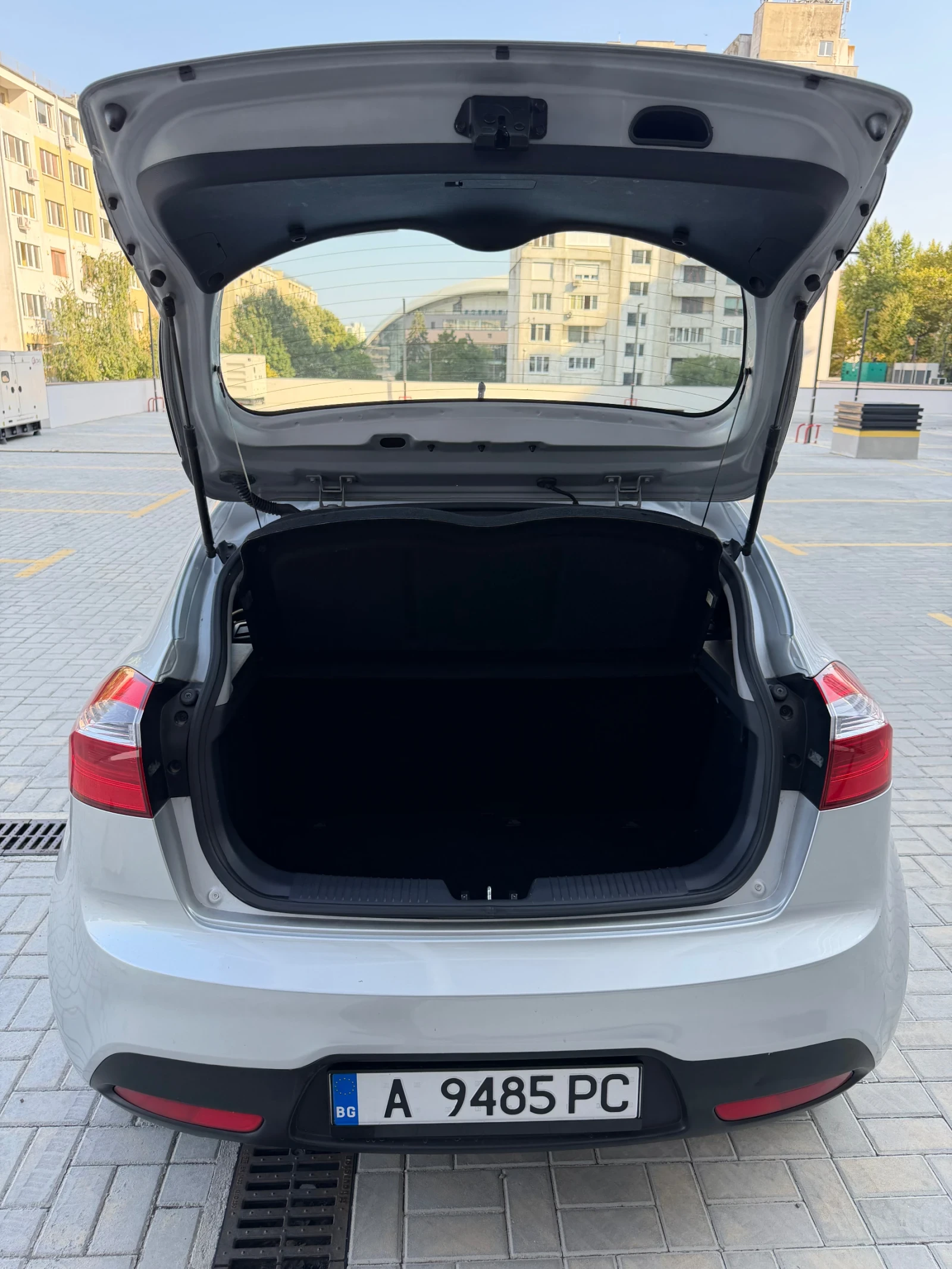 Kia Rio 1.1CRDi , снимка 9 - Автомобили и джипове - 55593061
