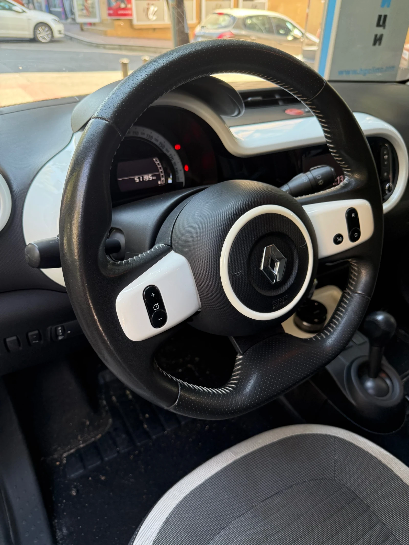 Renault Twingo, снимка 12 - Автомобили и джипове - 55798477