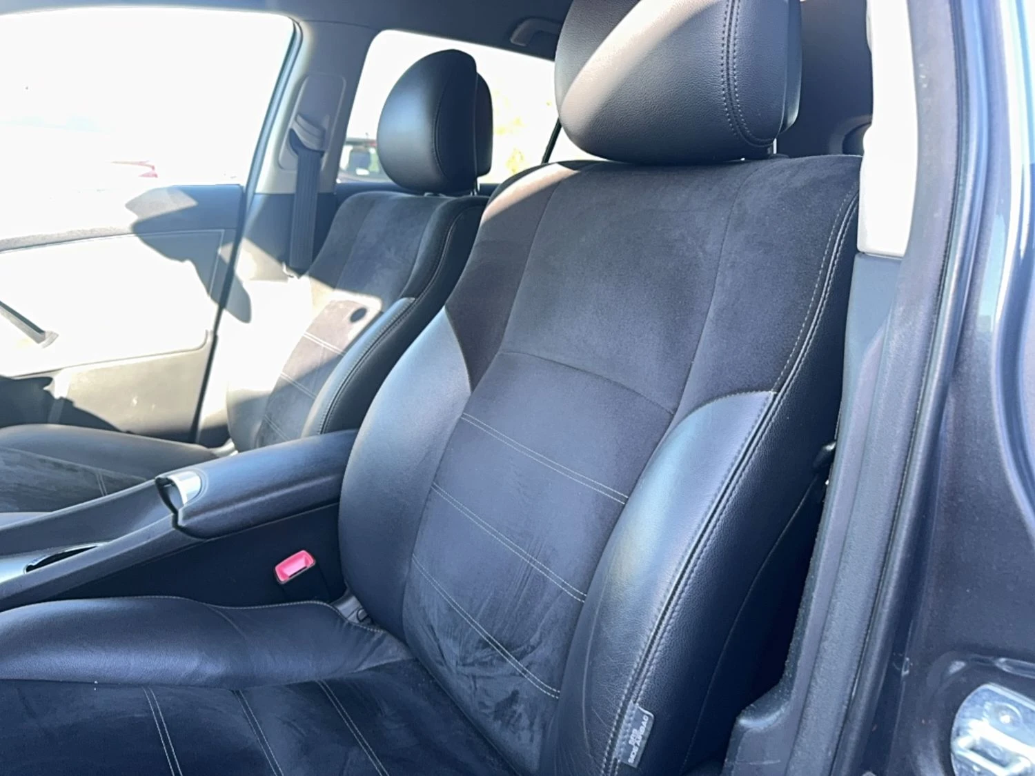 Toyota Avensis 1.8 Бензин , снимка 10 - Автомобили и джипове - 56321966