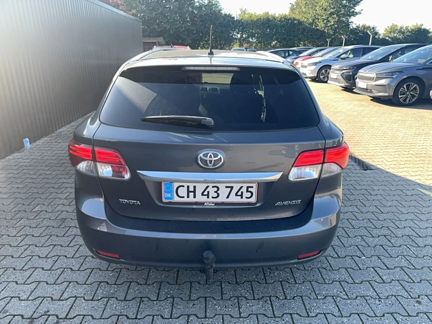 Toyota Avensis 1.8 Бензин , снимка 4 - Автомобили и джипове - 56321966