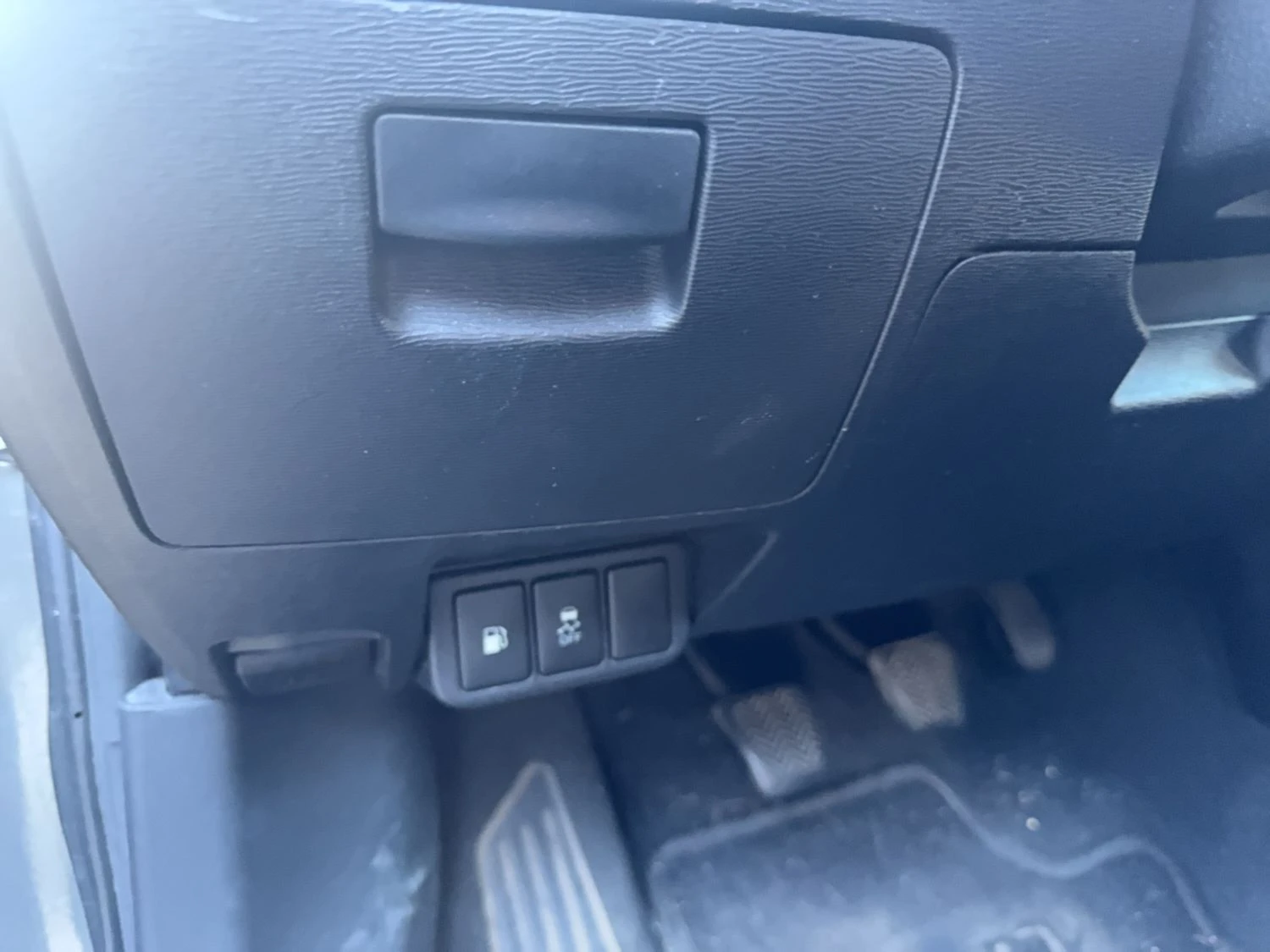 Toyota Avensis 1.8 Бензин , снимка 11 - Автомобили и джипове - 56321966