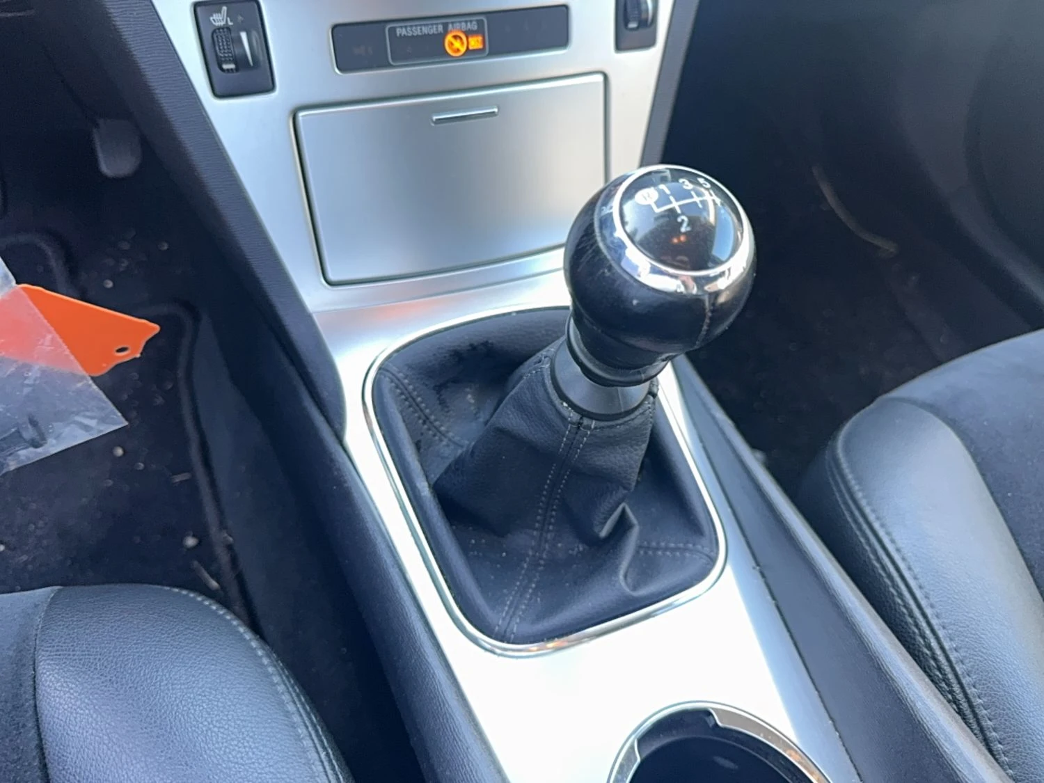 Toyota Avensis 1.8 Бензин , снимка 9 - Автомобили и джипове - 56321966