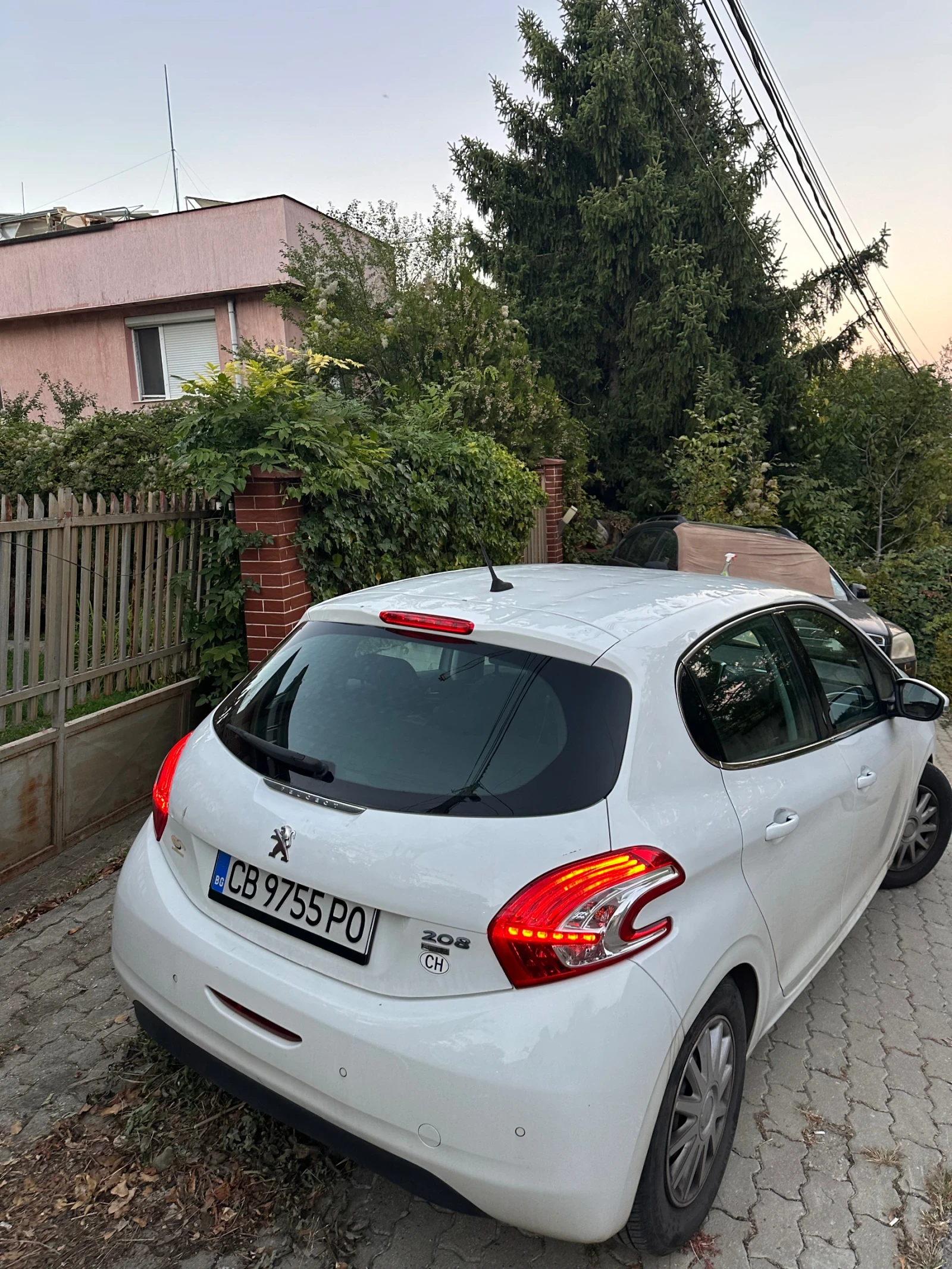 Peugeot 208 1.2 Turbo, снимка 2 - Автомобили и джипове - 56349884