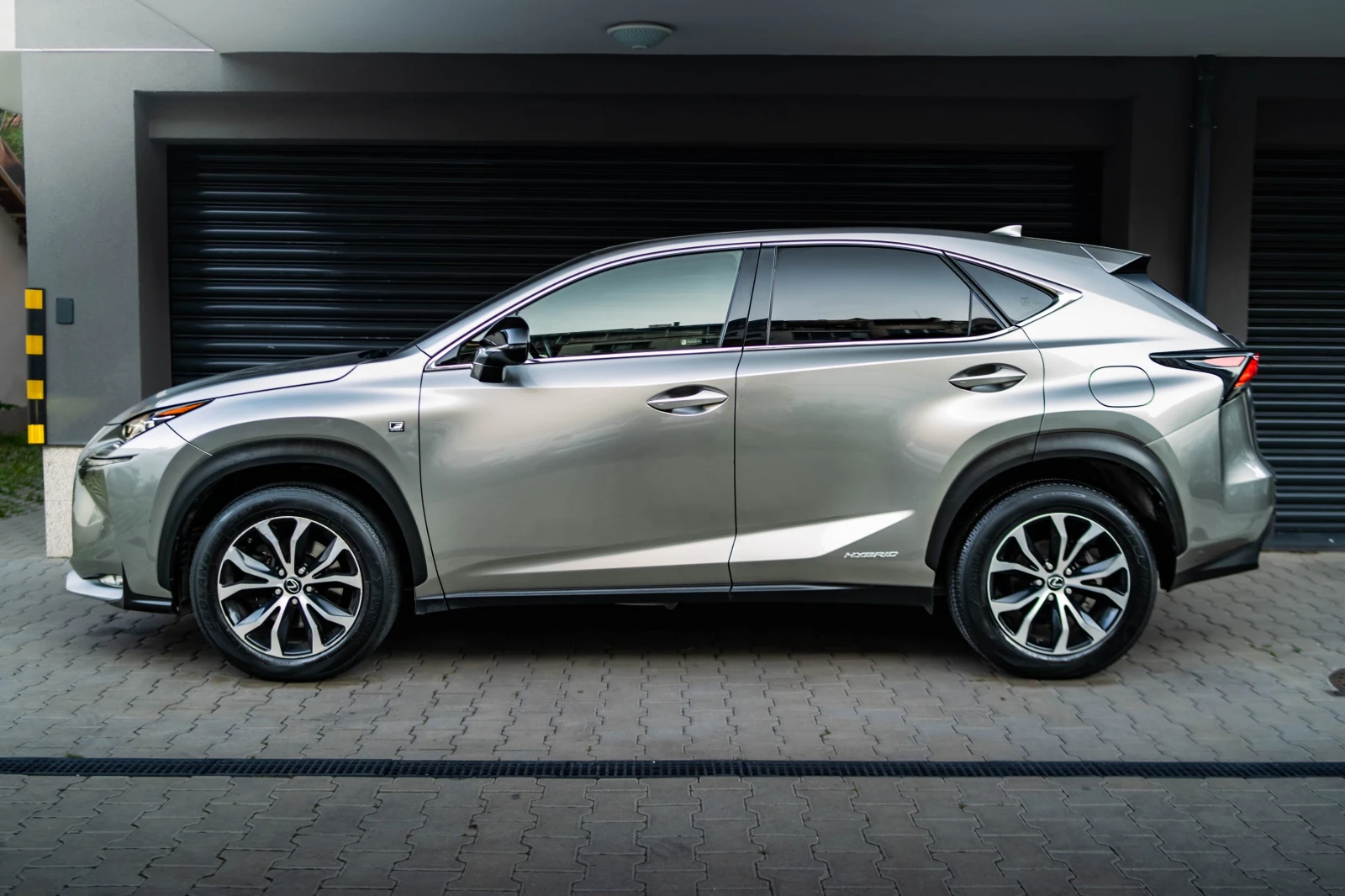 Lexus NX 300h F Sport МНОГО ЗАПАЗЕН, ВСИЧКИ ЕКСТРИ - изображение 5