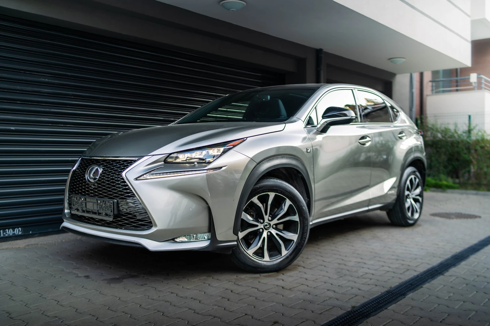 Lexus NX 300h F Sport МНОГО ЗАПАЗЕН, ВСИЧКИ ЕКСТРИ - [1] 