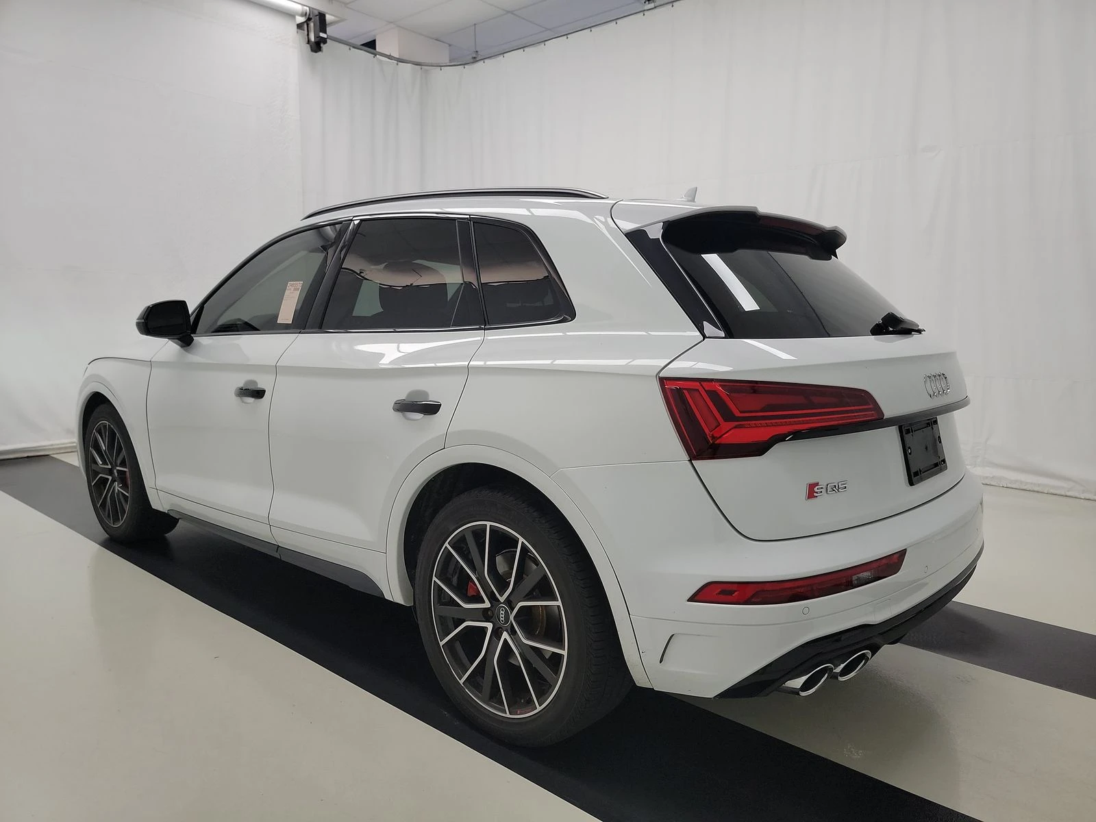Audi SQ5 BLACK OPTIC* DISTRONIK* B&O* 360* DIGITAL* CARBON* - изображение 5