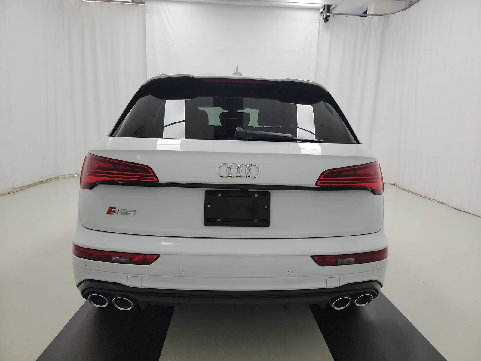 Audi SQ5 BLACK OPTIC* DISTRONIK* B&O* 360* DIGITAL* CARBON* - изображение 4