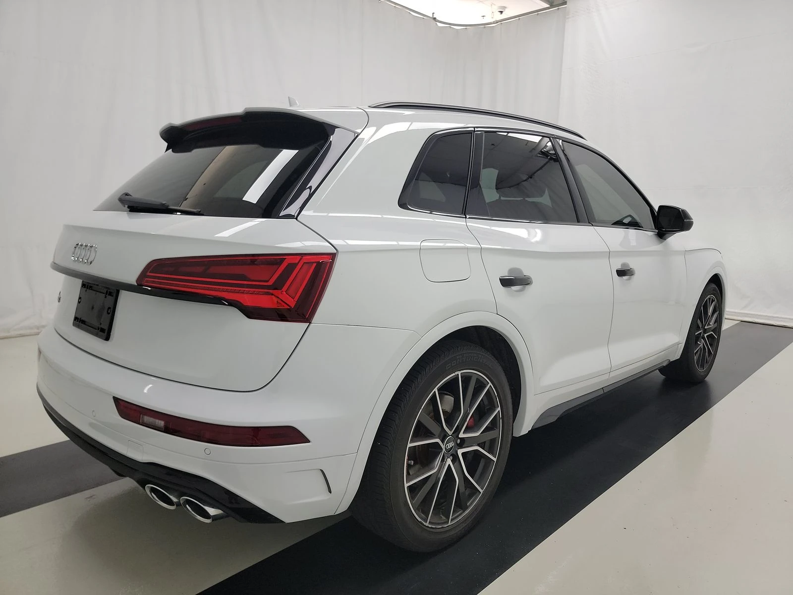 Audi SQ5 BLACK OPTIC* DISTRONIK* B&O* 360* DIGITAL* CARBON* - изображение 6