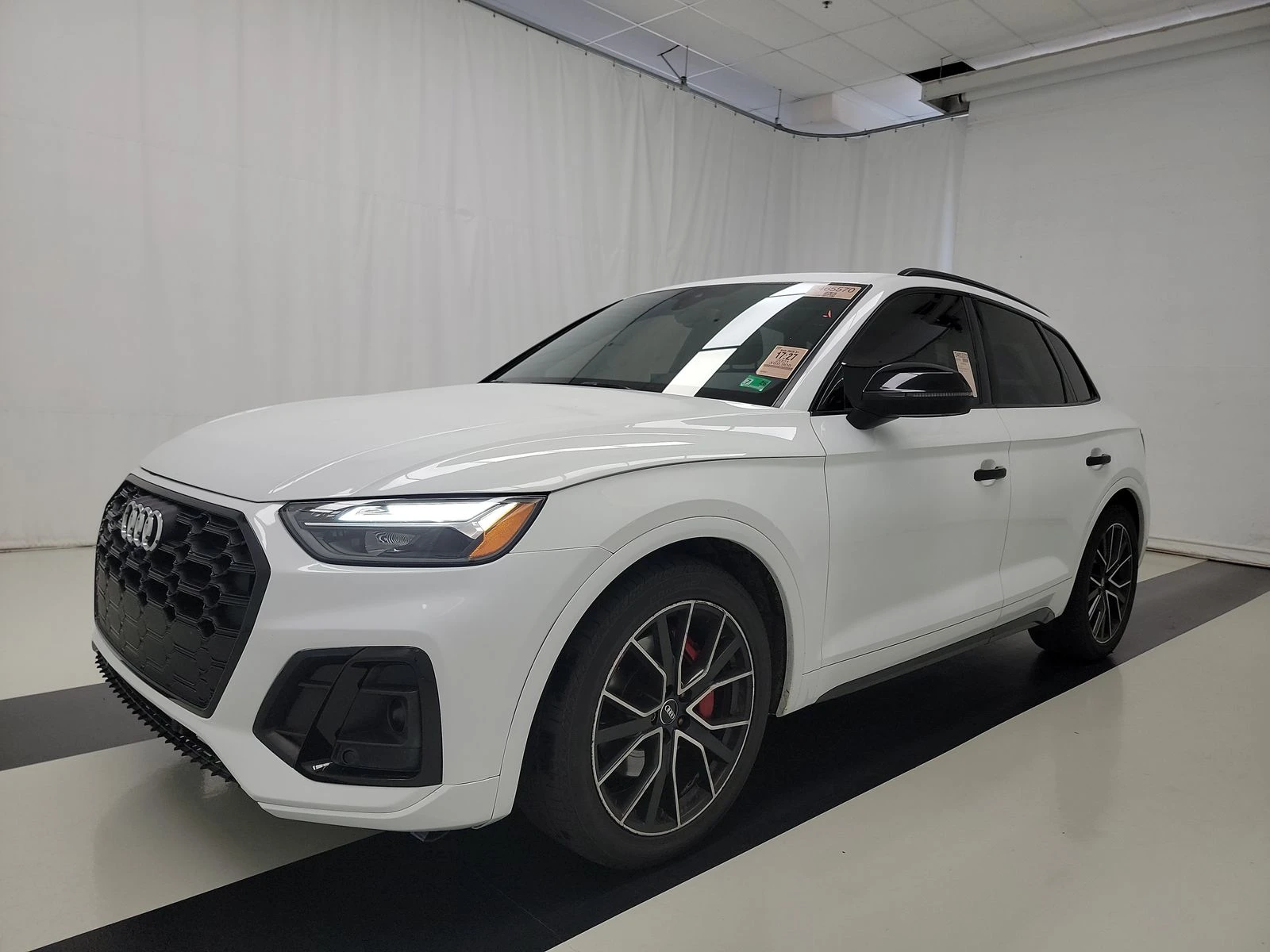 Audi SQ5 BLACK OPTIC* DISTRONIK* B&O* 360* DIGITAL* CARBON* - изображение 2