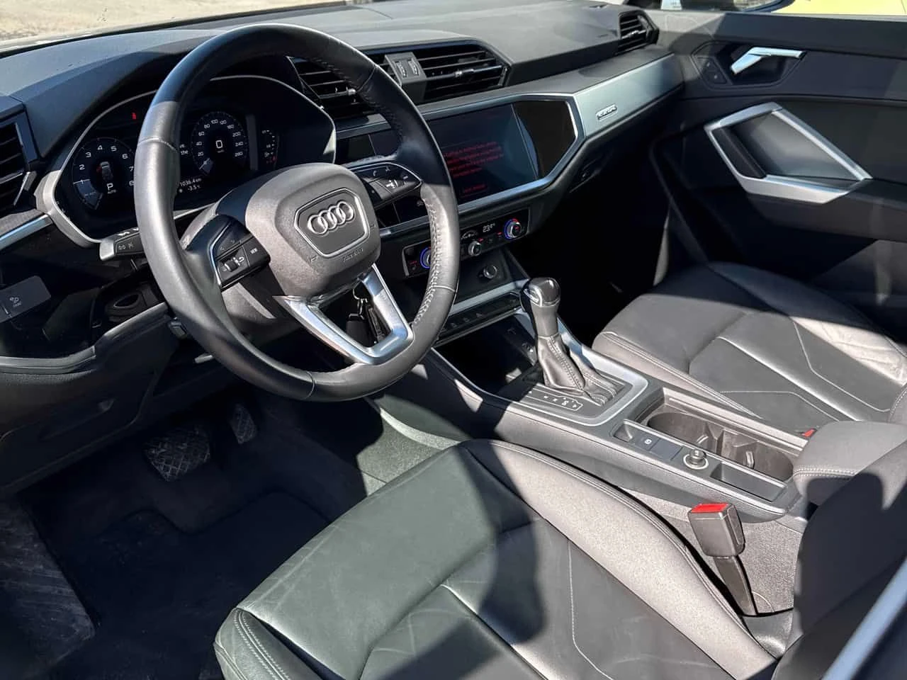 Audi Q3 * Komfort * CARFAX * DIGITAL * ПАНО * 3 КЛЮЧА, снимка 5 - Автомобили и джипове - 54141217