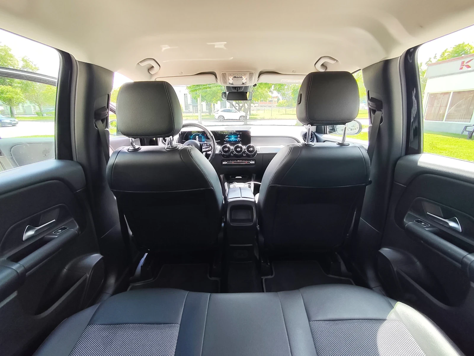 Mercedes-Benz GLB, снимка 15 - Автомобили и джипове - 54583528