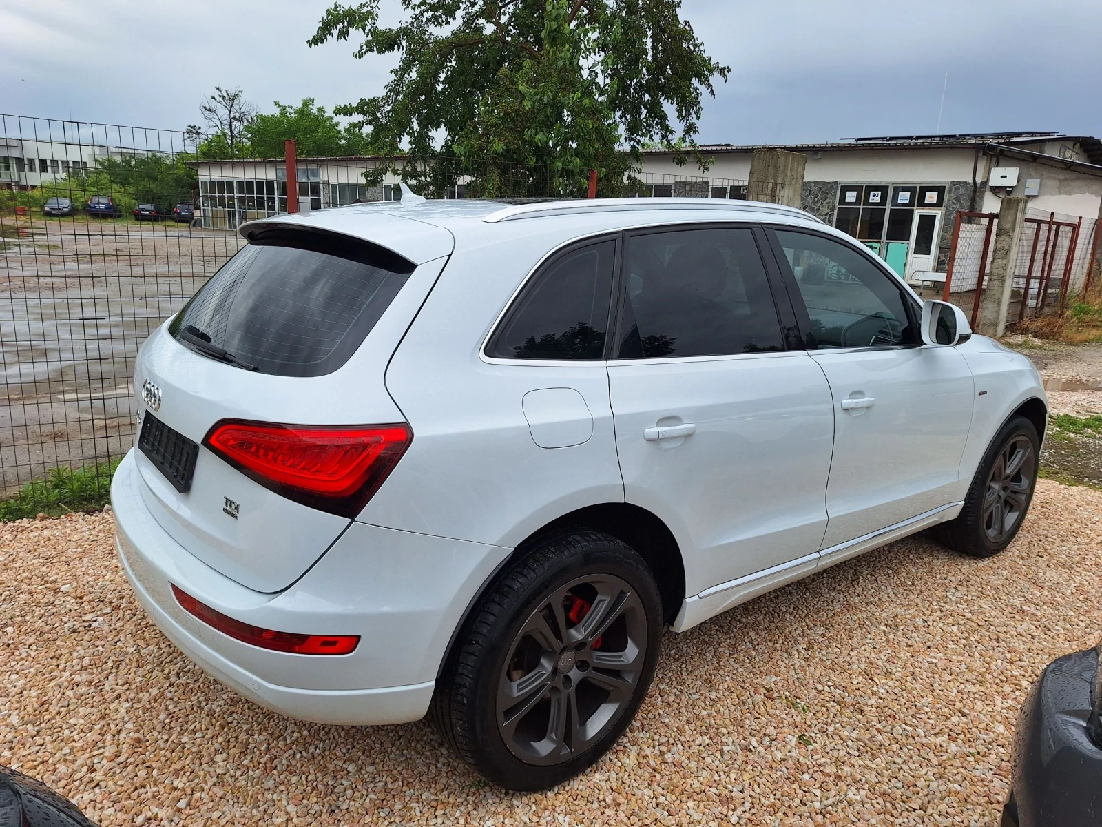 Audi Q5 2.0TDI* S-LINE/Фейслифт/Ксенон/Нави/Автомат/4х4/, снимка 7 - Автомобили и джипове - 55189785