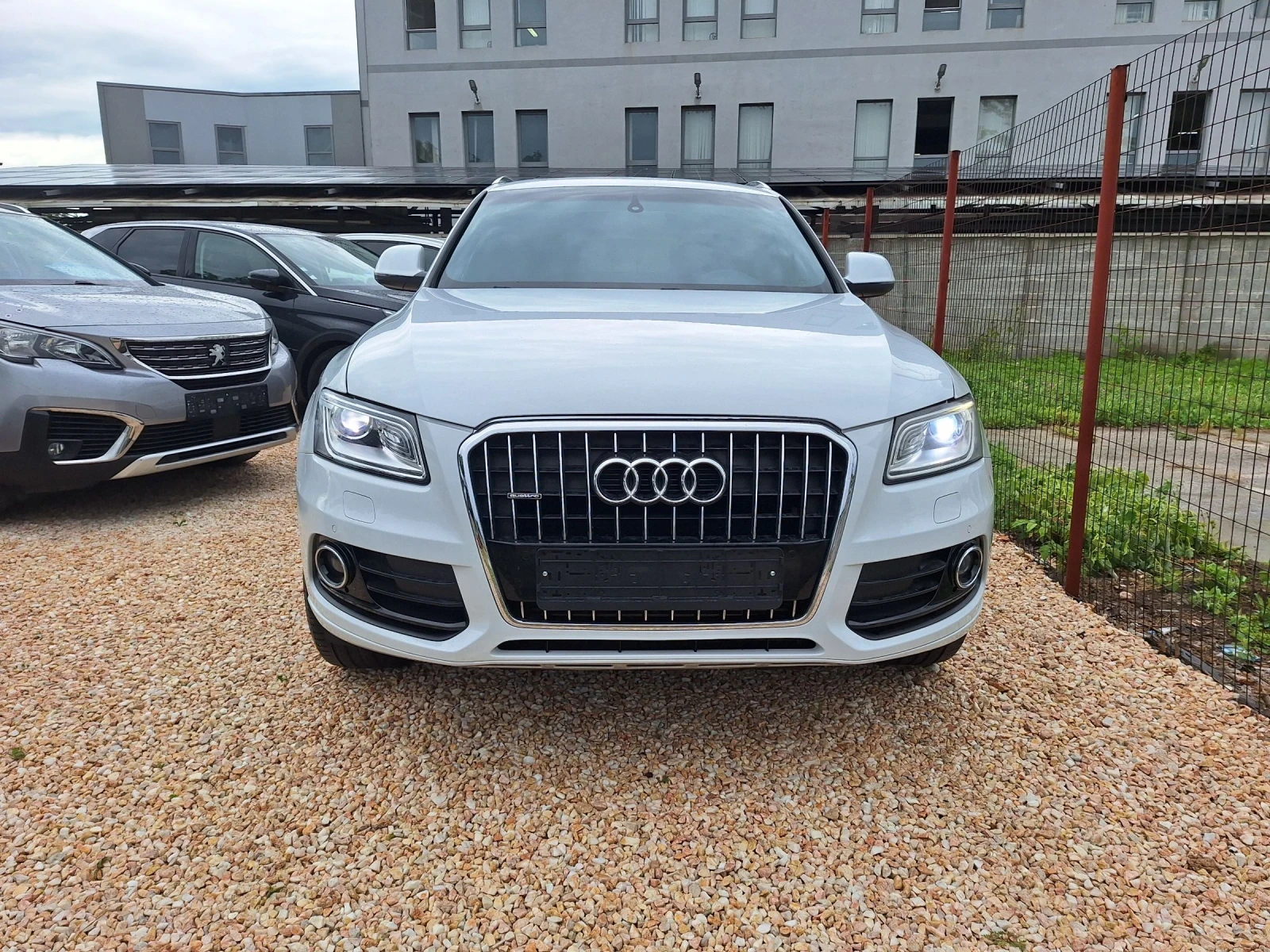 Audi Q5 2.0TDI* S-LINE/Фейслифт/Ксенон/Нави/Автомат/4х4/, снимка 2 - Автомобили и джипове - 55189785