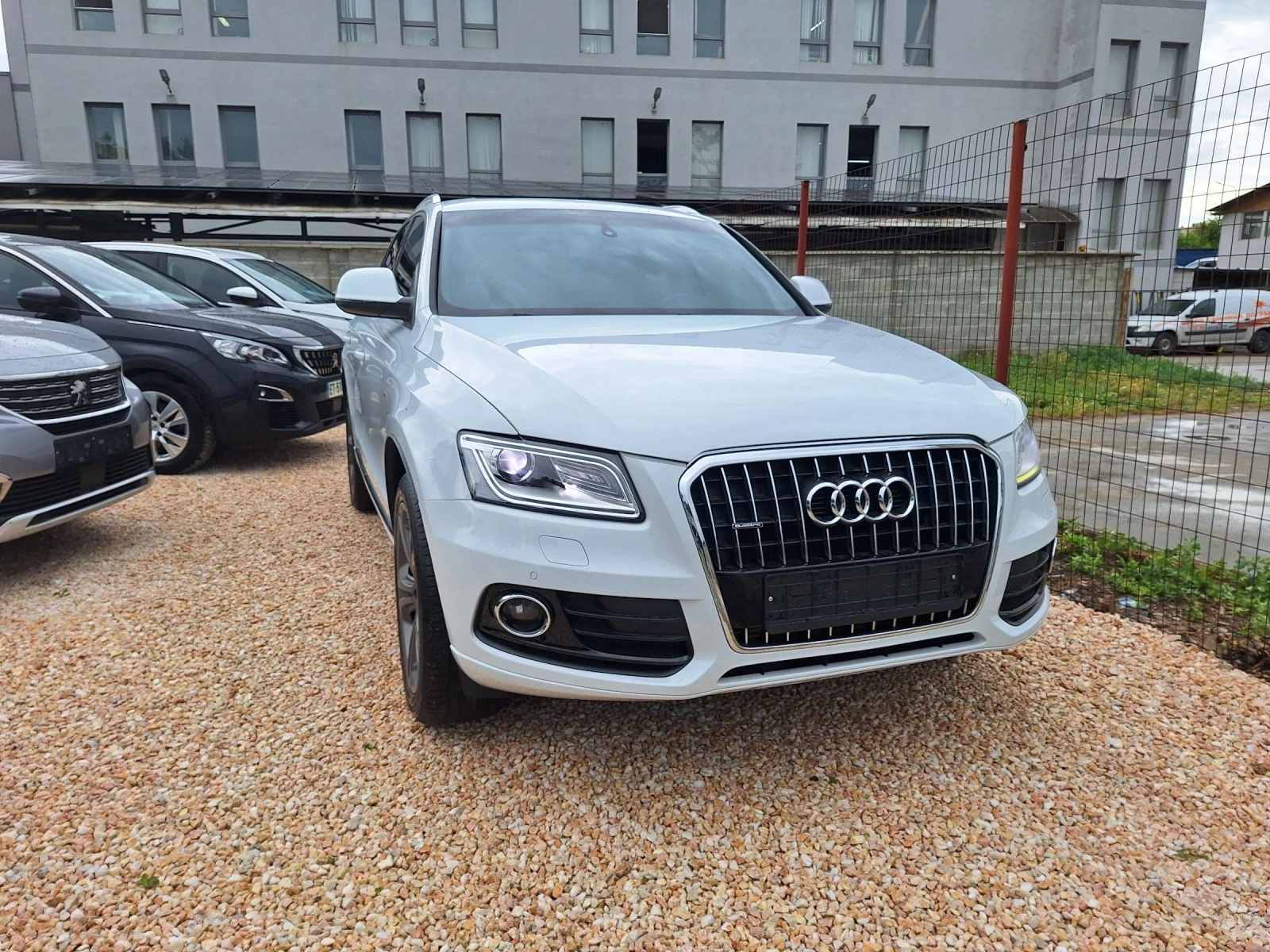 Audi Q5 2.0TDI* S-LINE/Фейслифт/Ксенон/Нави/Автомат/4х4/, снимка 3 - Автомобили и джипове - 55189785