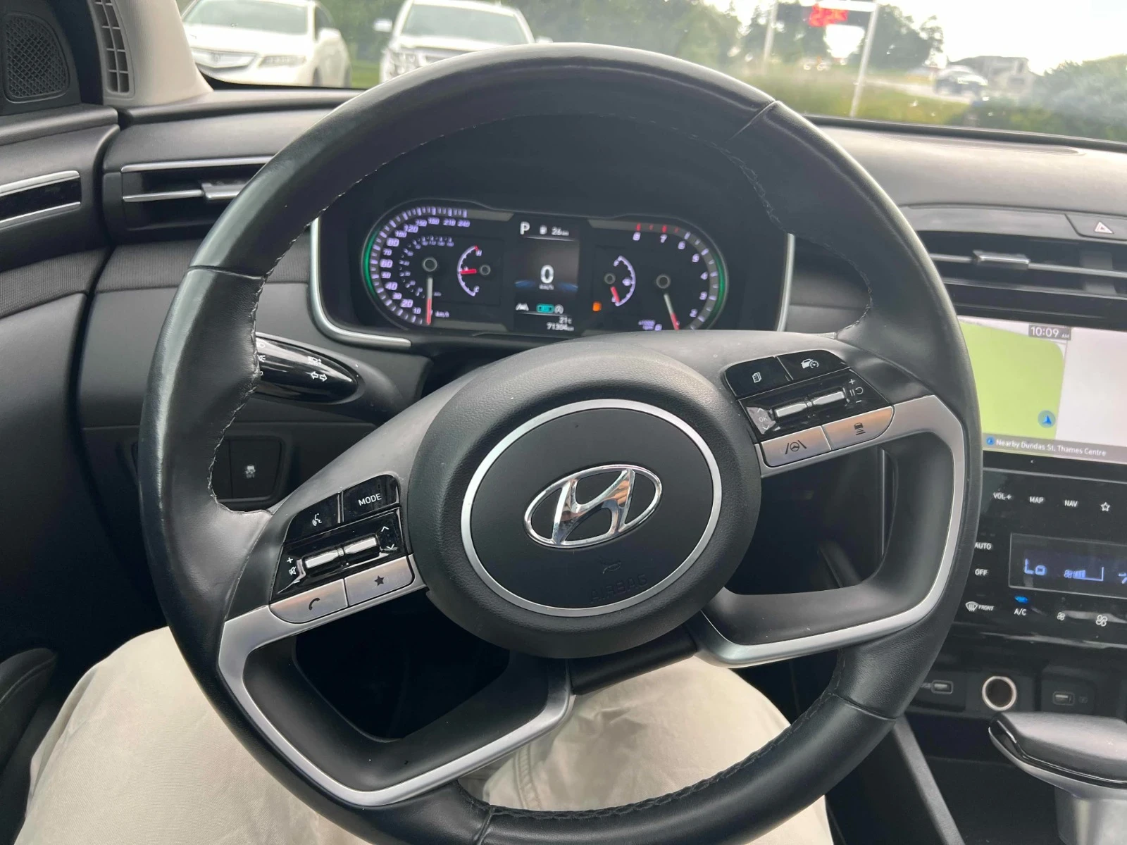 Hyundai Tucson Чиста История | 2 ключа | Панорама | Кожа, снимка 8 - Автомобили и джипове - 55803617