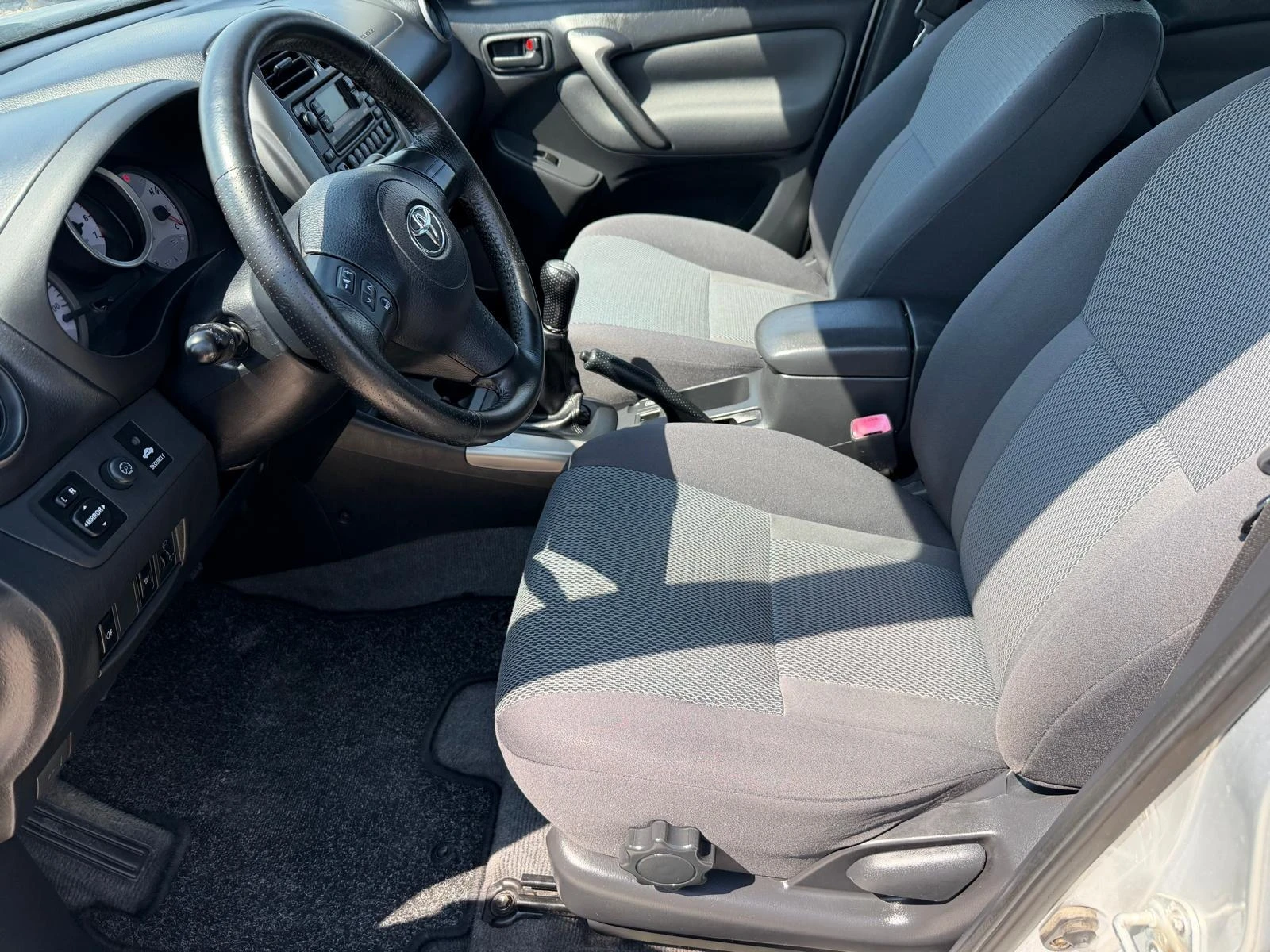 Toyota Rav4 2.0 D4D , снимка 10 - Автомобили и джипове - 55847016